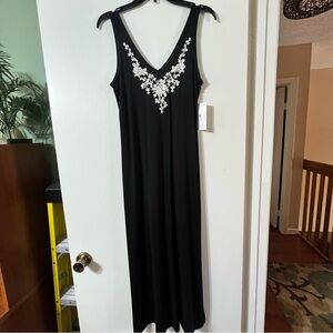 Karen Kane ROSEWATER
EMB ALANA DRESS